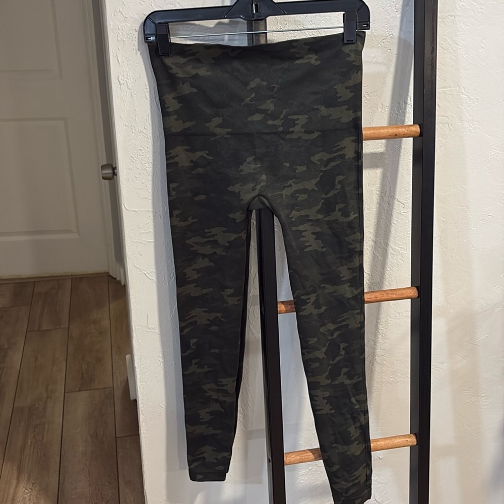 Spanx look at me now Seamless leggings Green Camo Women’s Size XL